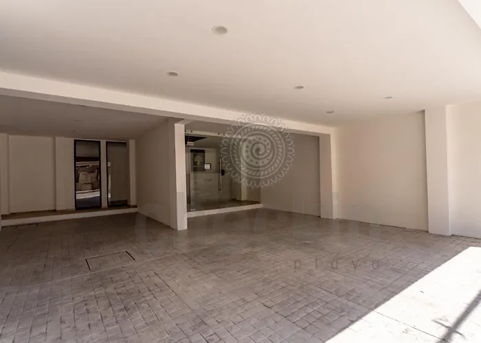 Apartment Brand New Wpool Steps To 5th *